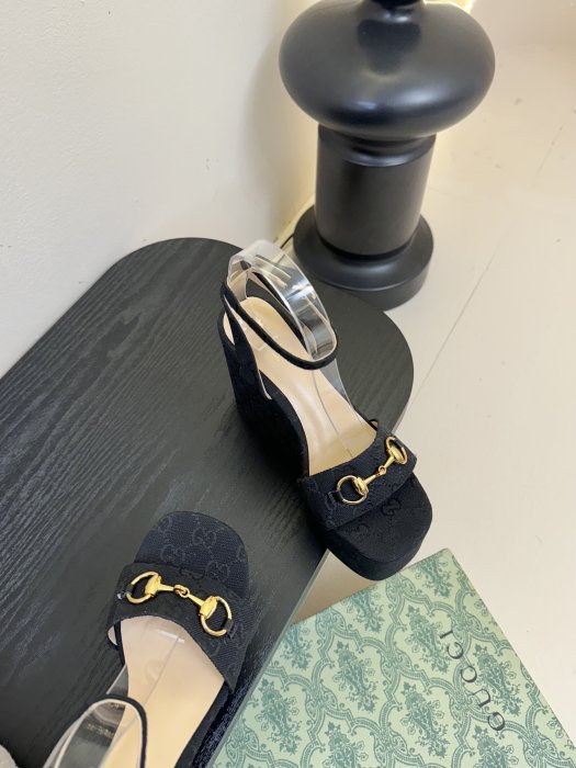 Босоножки фото 4