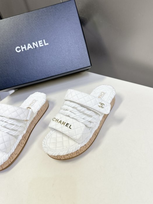 Шлепанцы женские фото 3