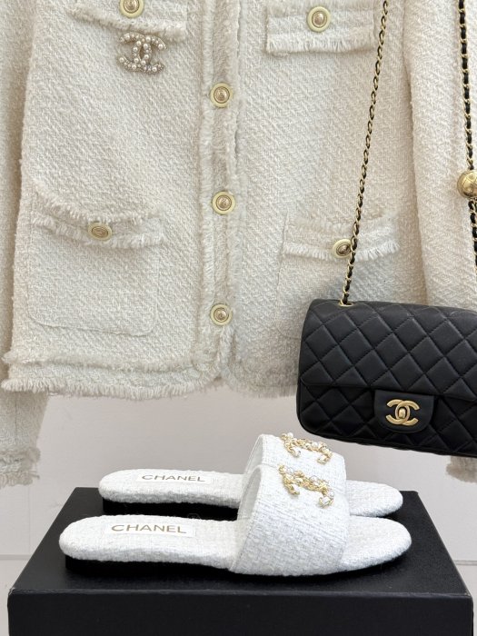 Шлепанцы женские