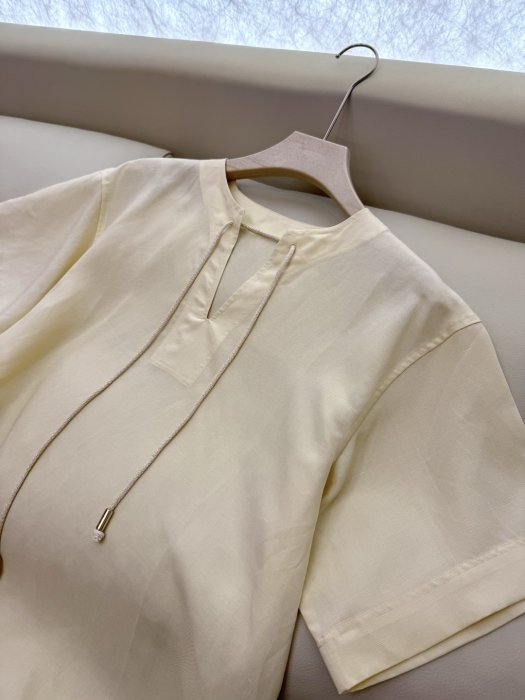 T-shirt women's фото 7