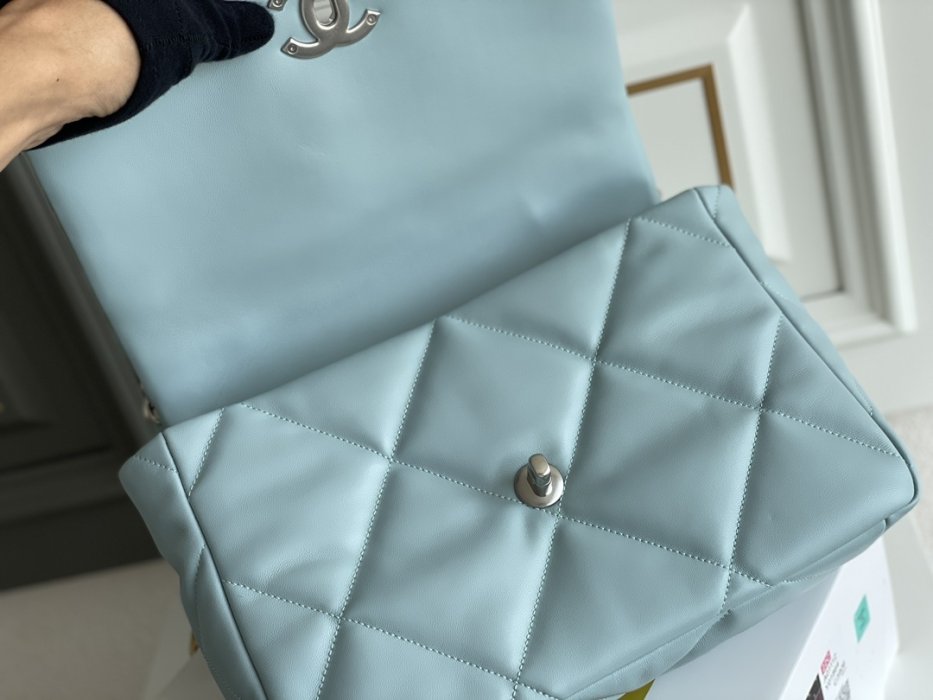 Сумка Chanel C19, светло-голубая, двухцветная фурнитура Series 30 фото 7