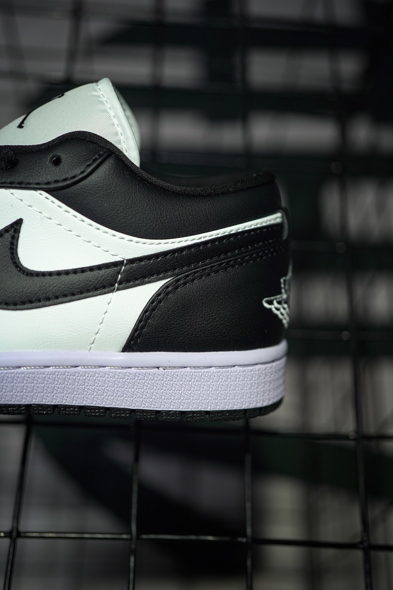 Sneakers Air Jordan 1 Low Panda DC0774-101 фото 8