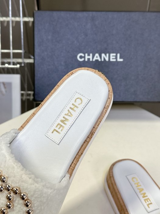 Шлепанцы женские фото 7