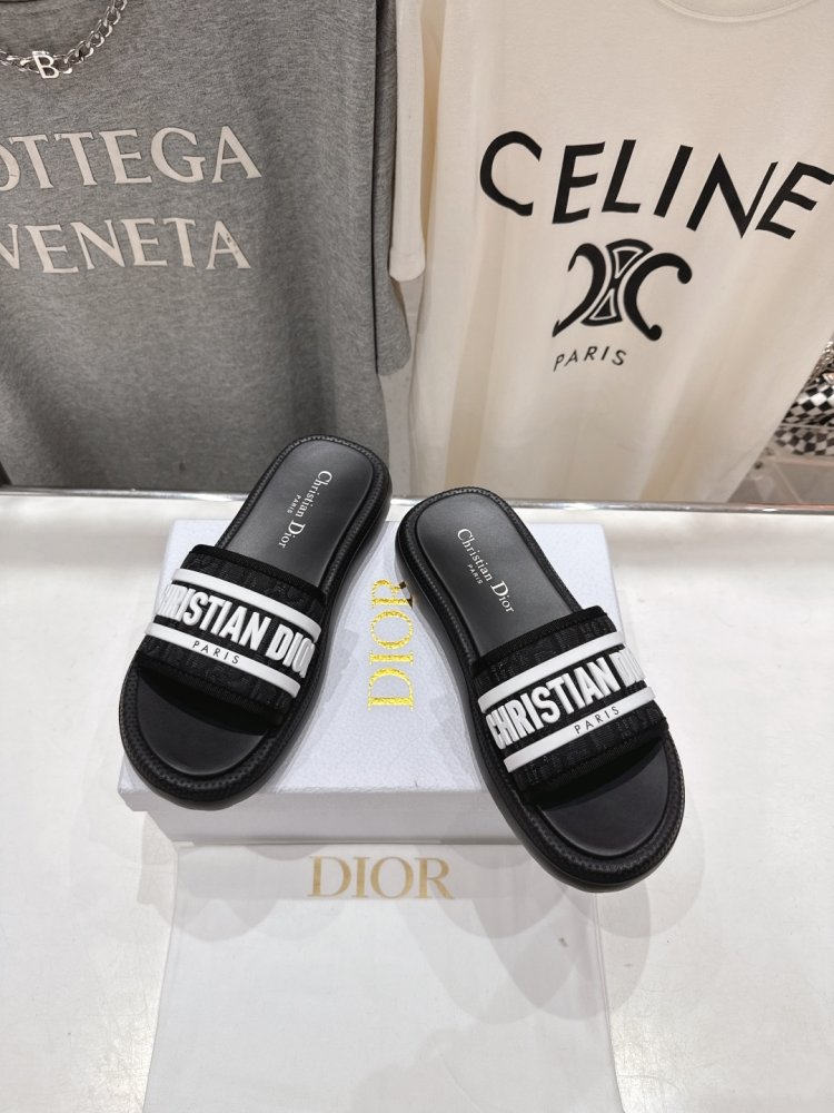 Шлепанцы женские фото 2