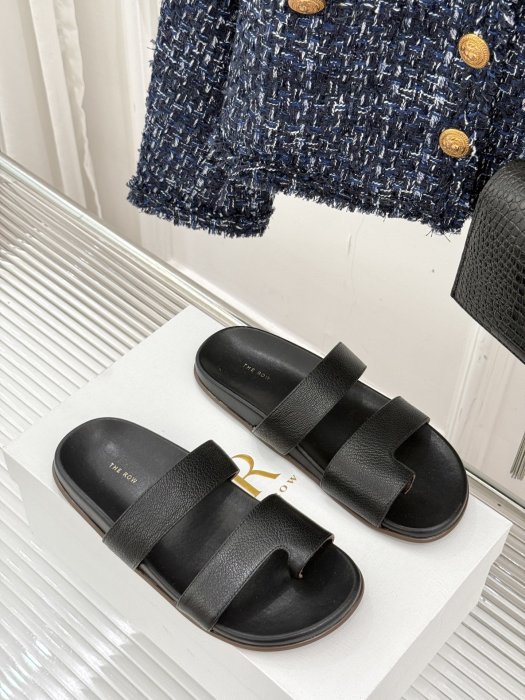 Шлепанцы фото 3