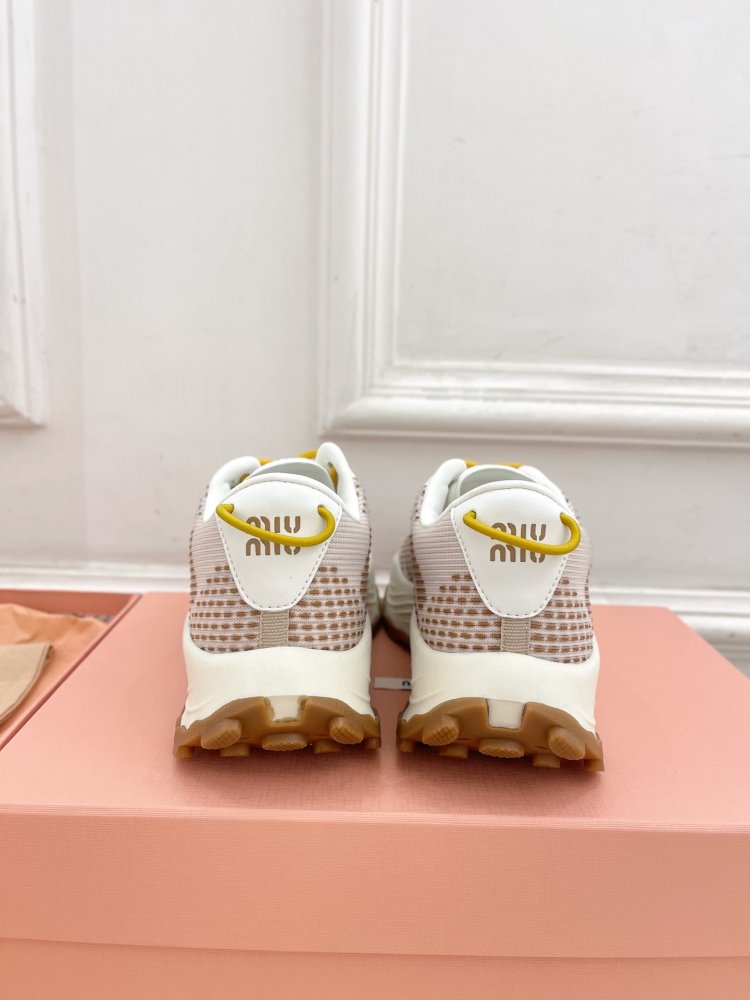 Кроссовки женские фото 8