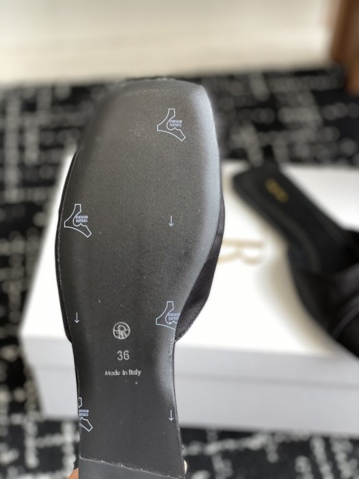 Шлепанцы женские фото 9