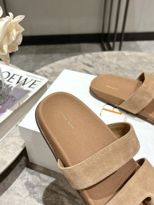 Шлепанцы женские фото 7