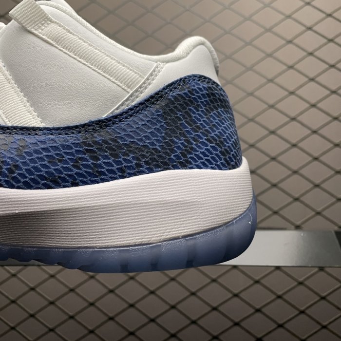 Кроссовки Air Jordan 11 Low SE фото 4
