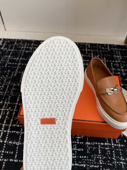 Лоферы кожаные женские фото 9