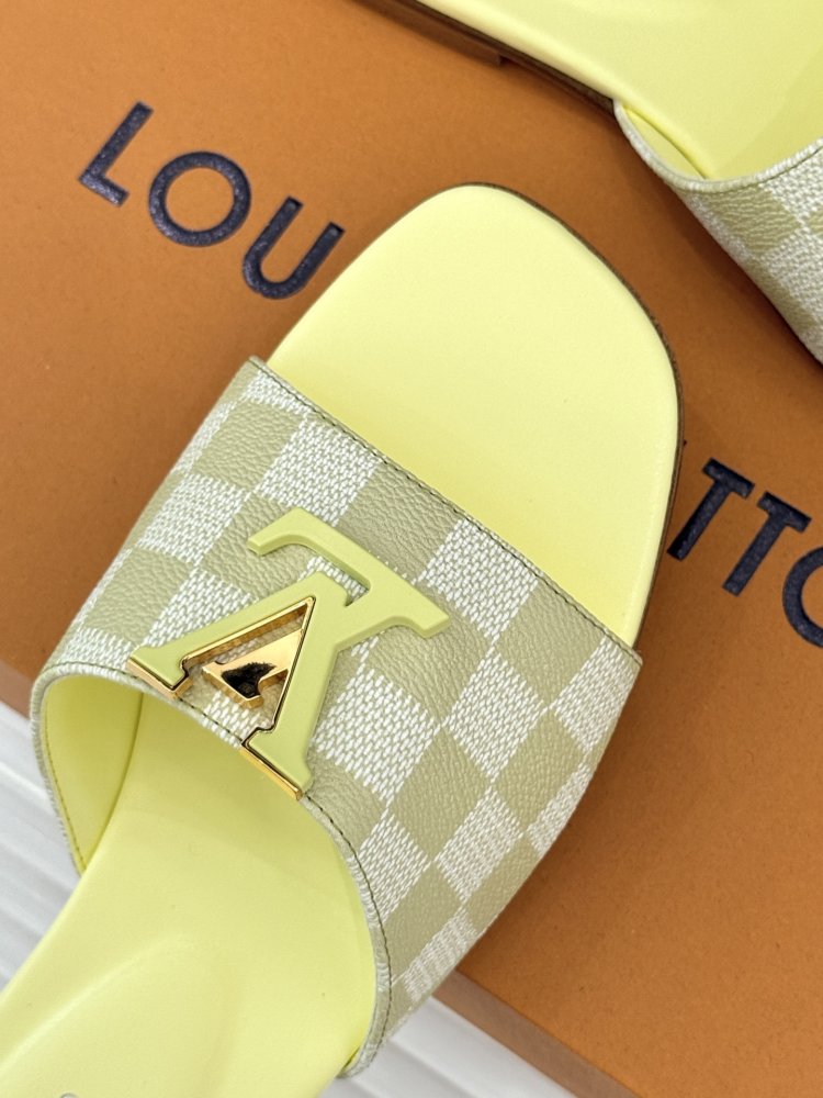 Шлепанцы женские фото 7