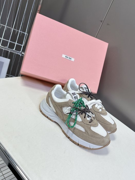 Кроссовки женские фото 2