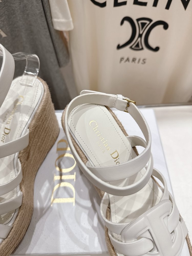 Сандалі жіночі фото 8