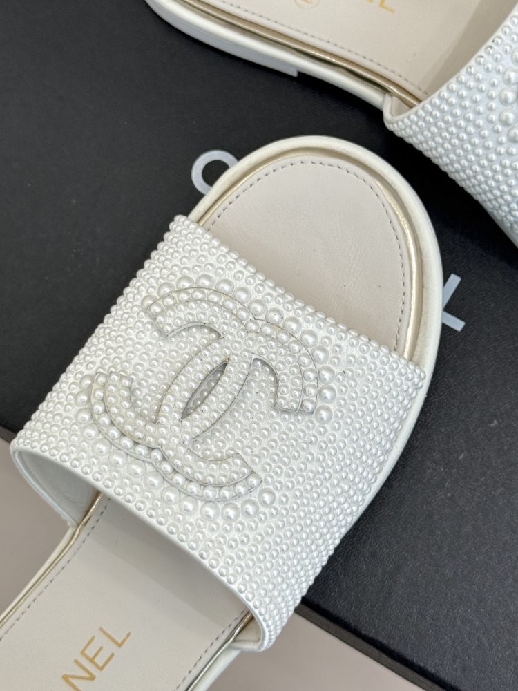 Шлепанцы женские фото 7