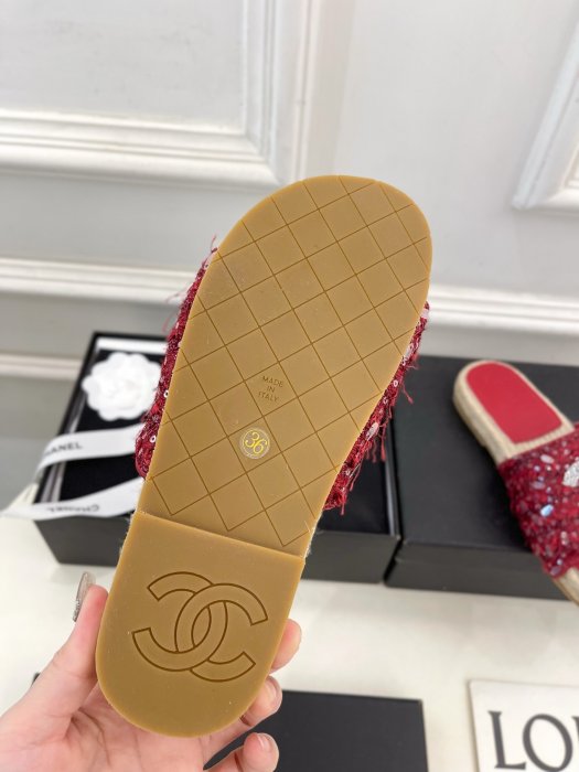 Шлепанцы женские фото 9