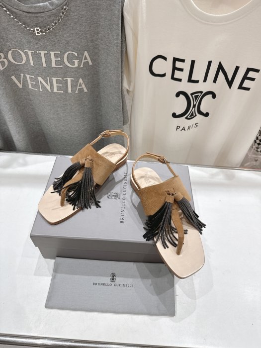 Сандалі жіночі фото 2