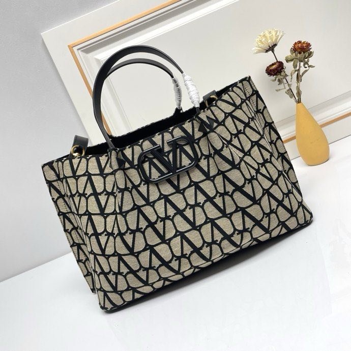 A bag women's 35 cm