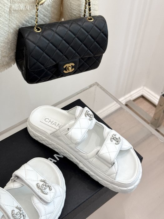 Шлепанцы женские фото 5