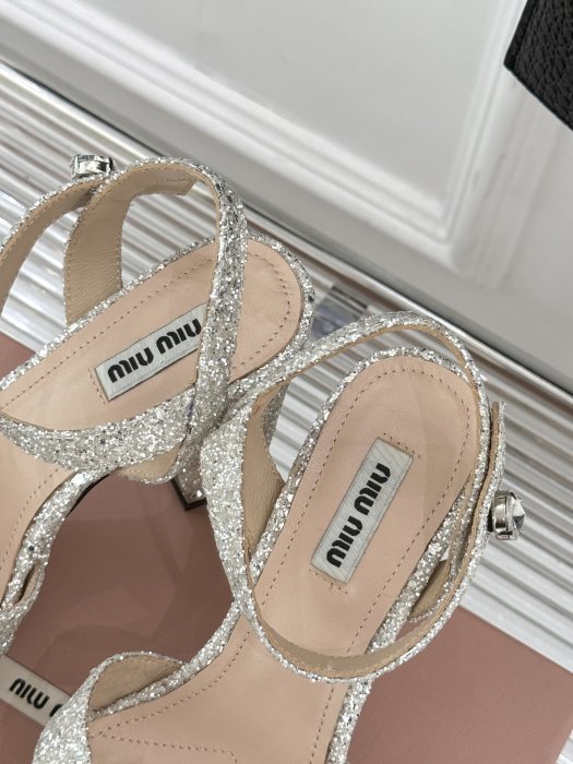 Босоножки фото 8