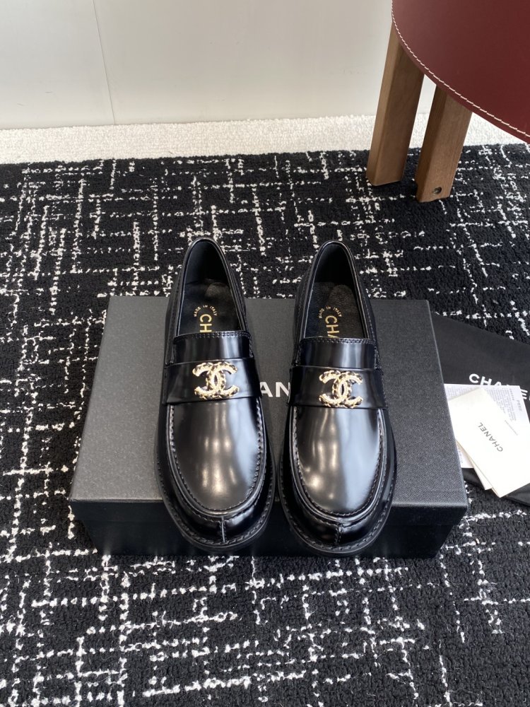 Лоферы женские