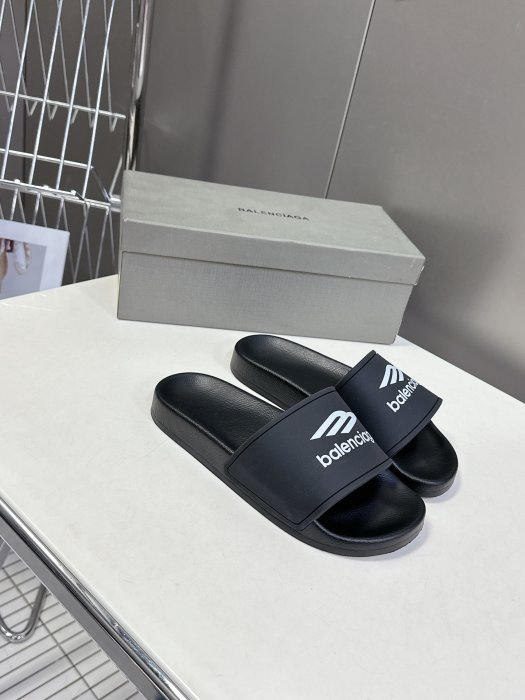 Шлепанцы фото 2