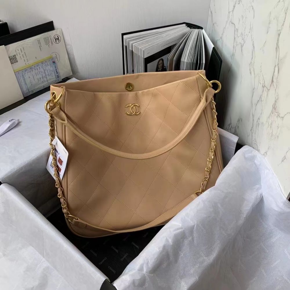 A bag 30 cm, natural leather