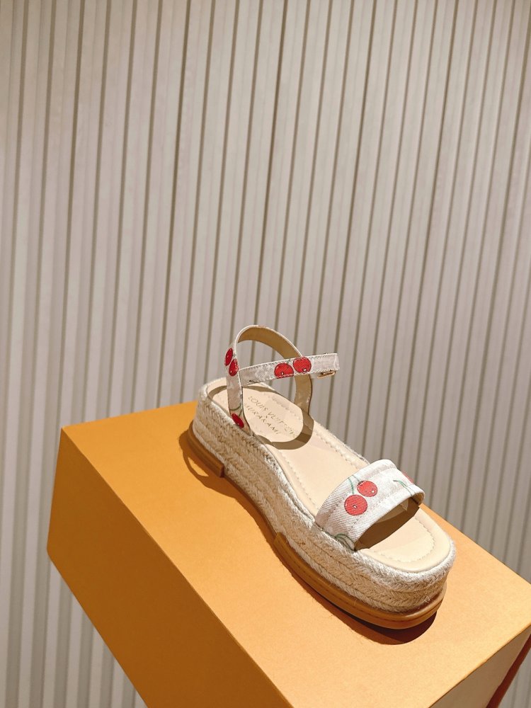 Сандалии женские фото 9