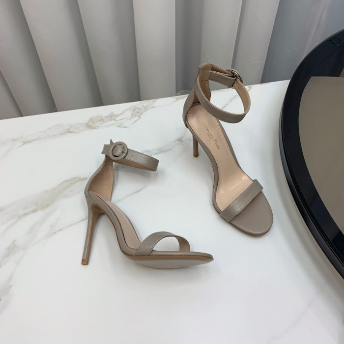 Босоножки фото 5