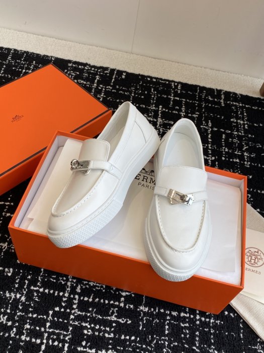 Лоферы кожаные женские фото 5