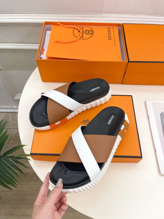 Шлепанцы женские фото 4