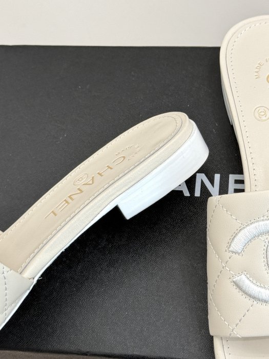 Шльопанці фото 6