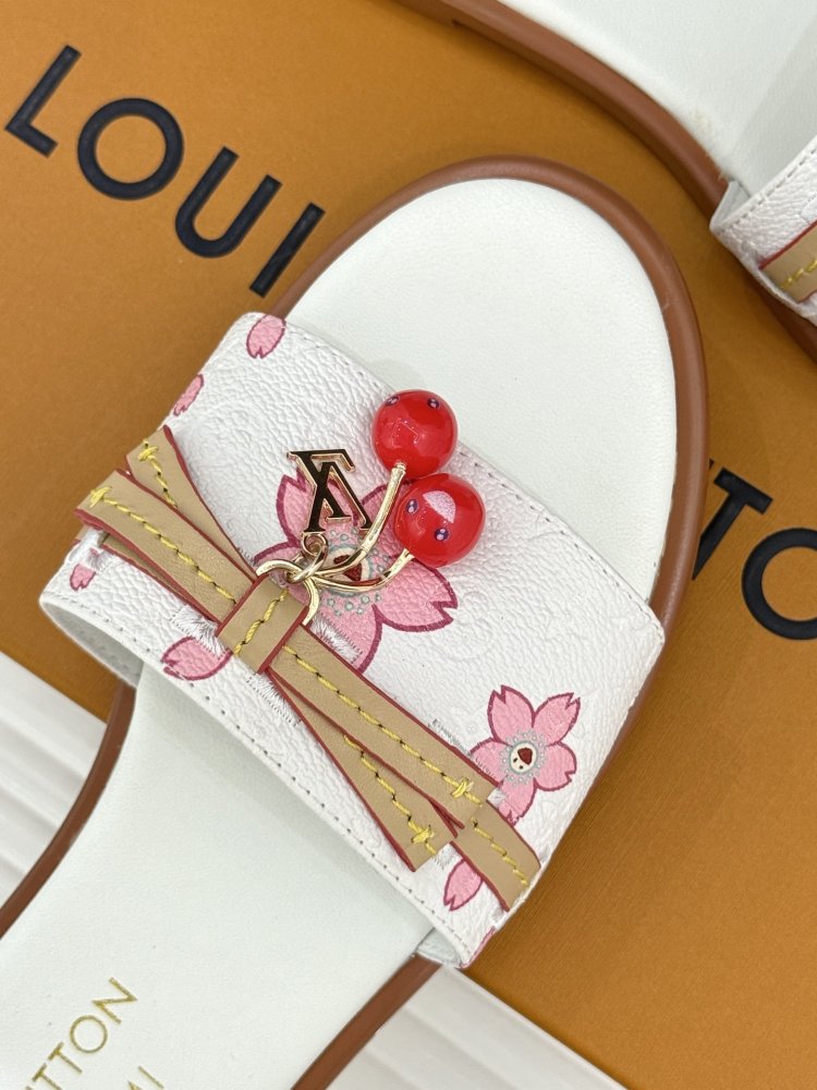 Шльопанці жіночі фото 7