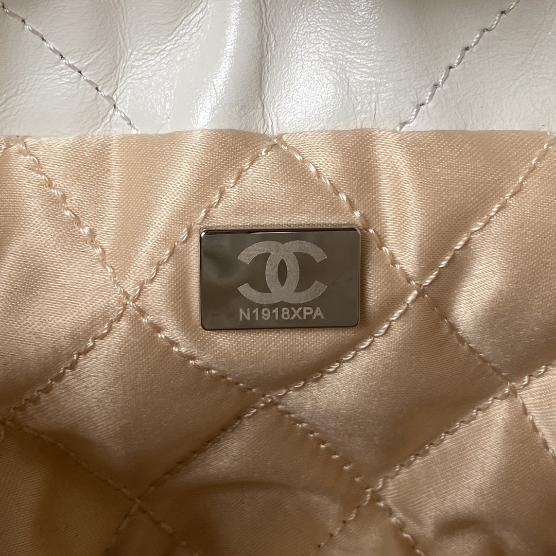 A bag CHANEL 22 фото 8