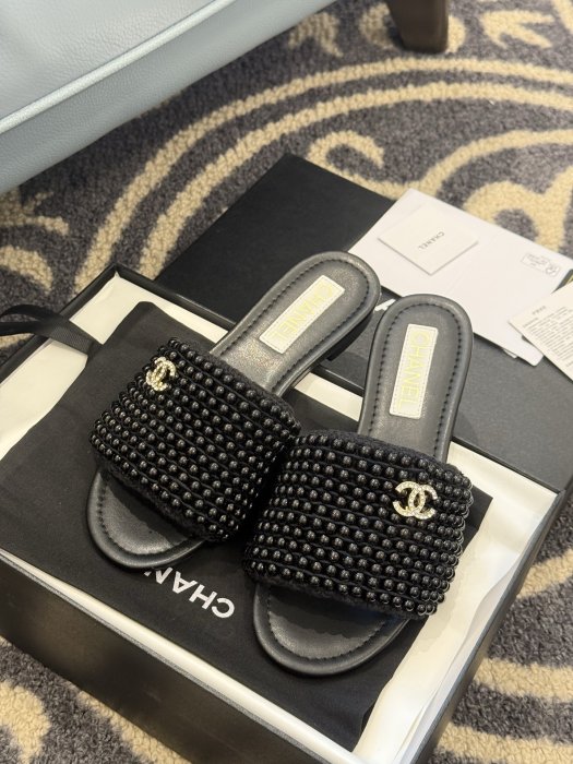 Шлепанцы женские