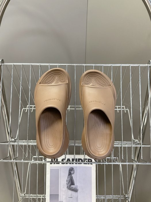 Шлепанцы фото 6