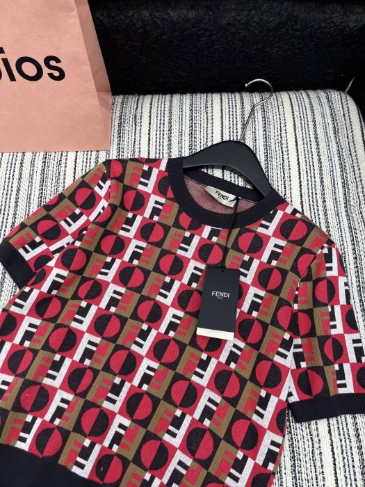 Футболка женская фото 2