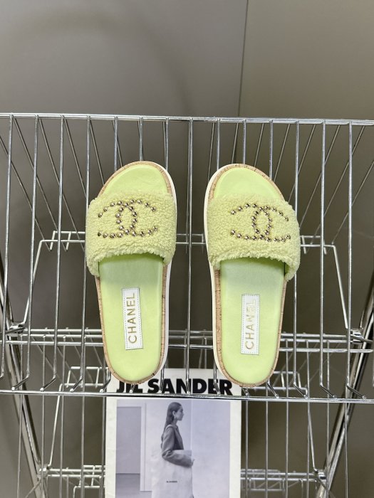 Шлепанцы женские фото 6