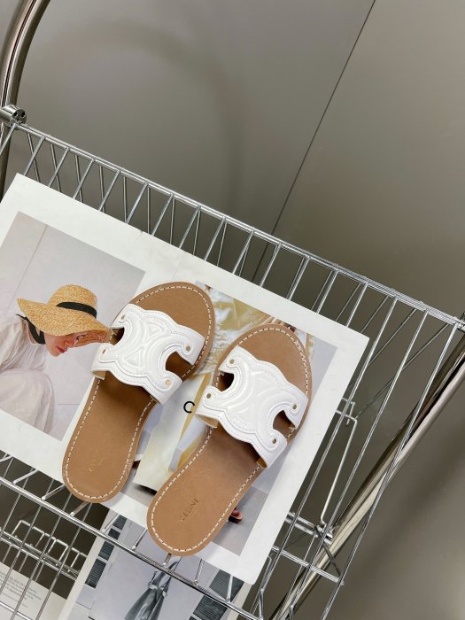 Шлепанцы женские фото 6