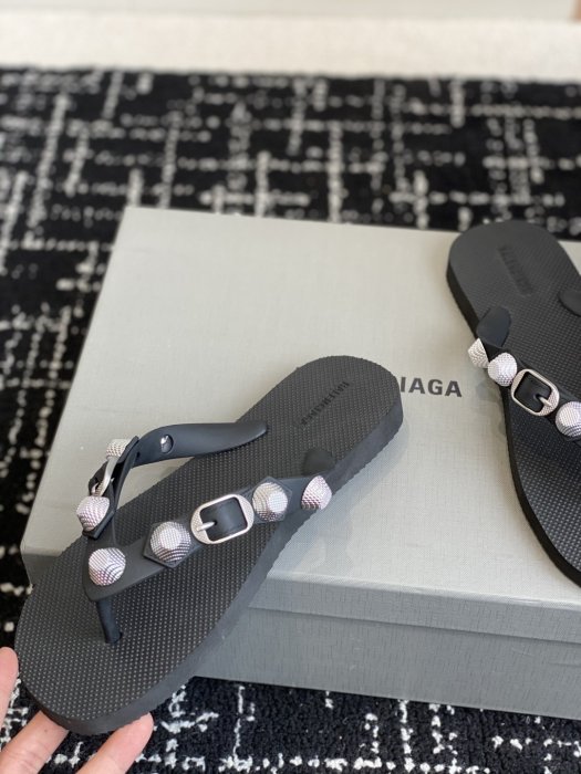 Шлепанцы женские фото 7