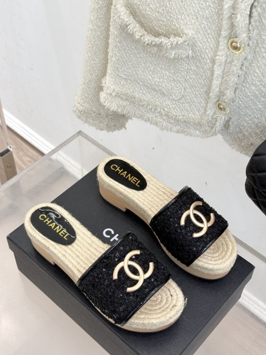 Шлепанцы женские фото 3