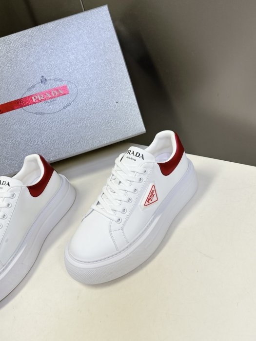 Кроссовки женские фото 2