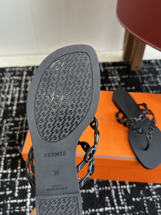 Шлепанцы женские фото 9