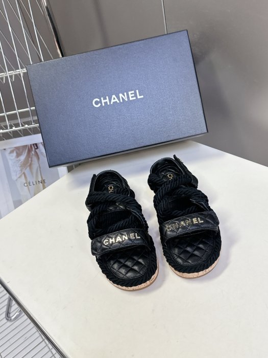 Шлепанцы женские