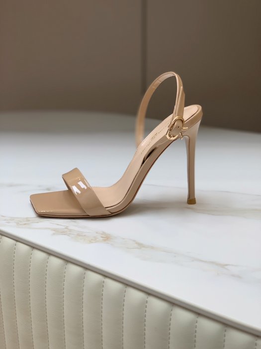 Босоножки фото 2