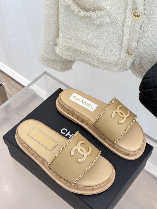 Шлепанцы фото 3