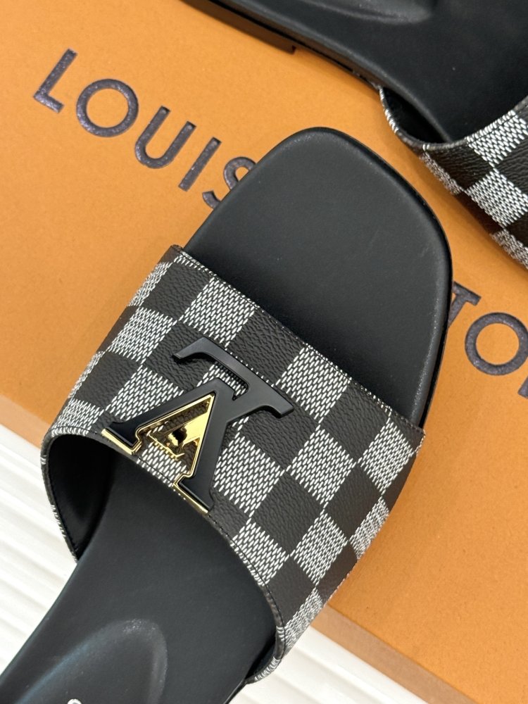 Шлепанцы женские фото 7