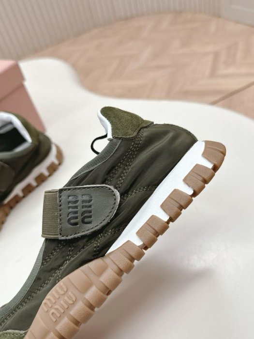 Кроссовки женские фото 6