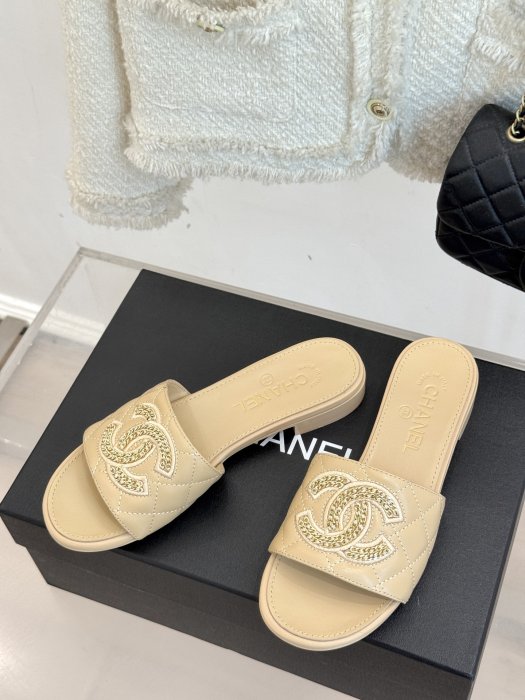 Шлепанцы женские фото 2