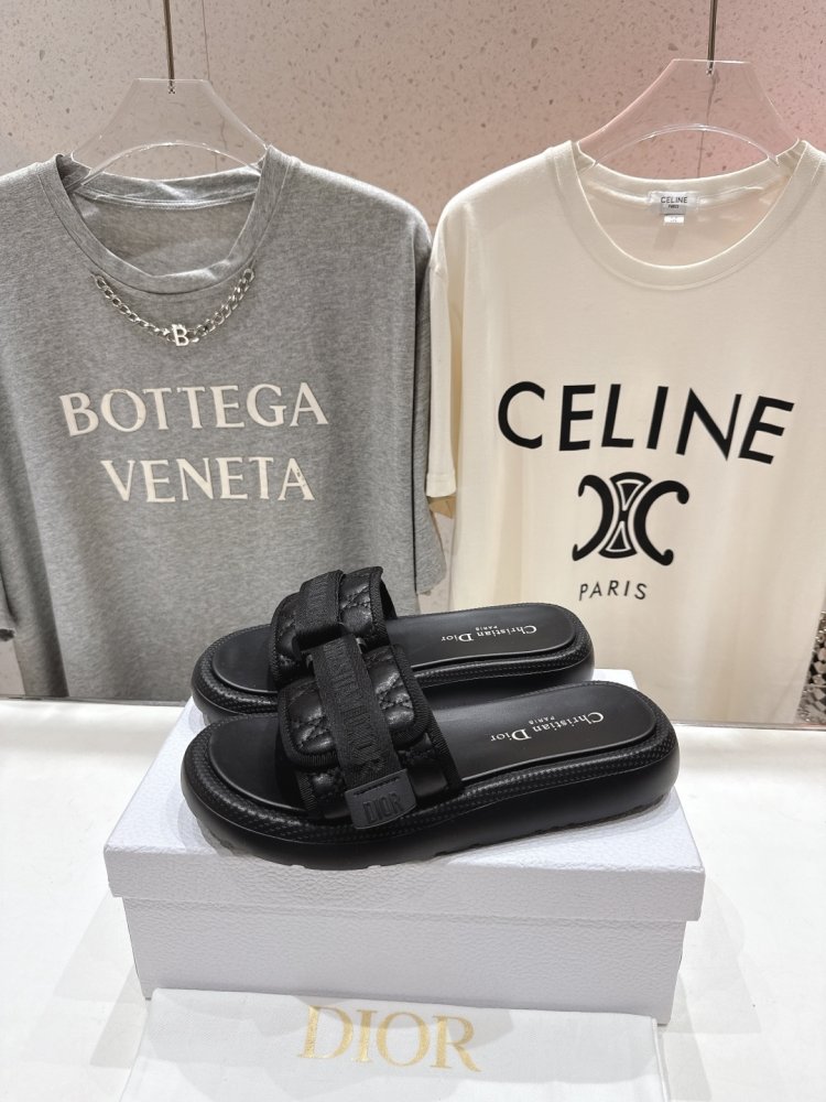 Шлепанцы женские фото 3