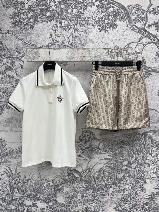 Костюм женский